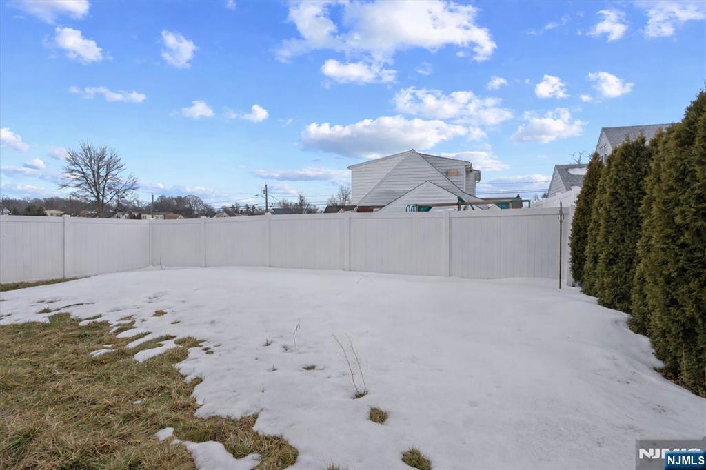 Homes for sale in Elmwood Park, NJ | 86 Hillman Dr, Elmwood Park, NJ 07407 | MLS# 26004236