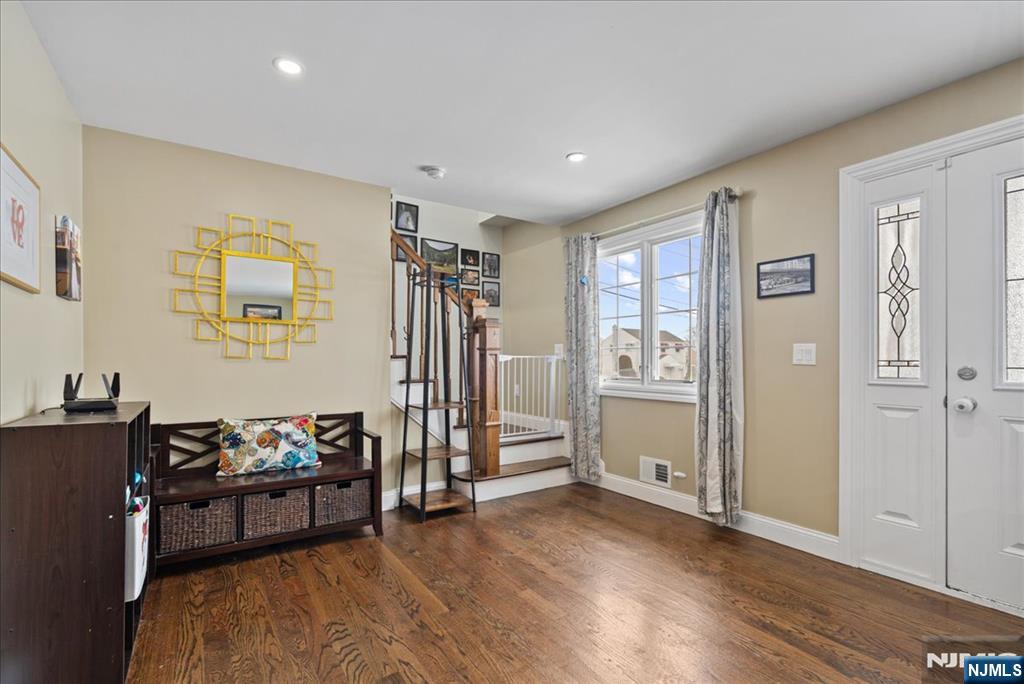 Homes for sale in Elmwood Park, NJ | 86 Hillman Dr, Elmwood Park, NJ 07407 | MLS# 26004236