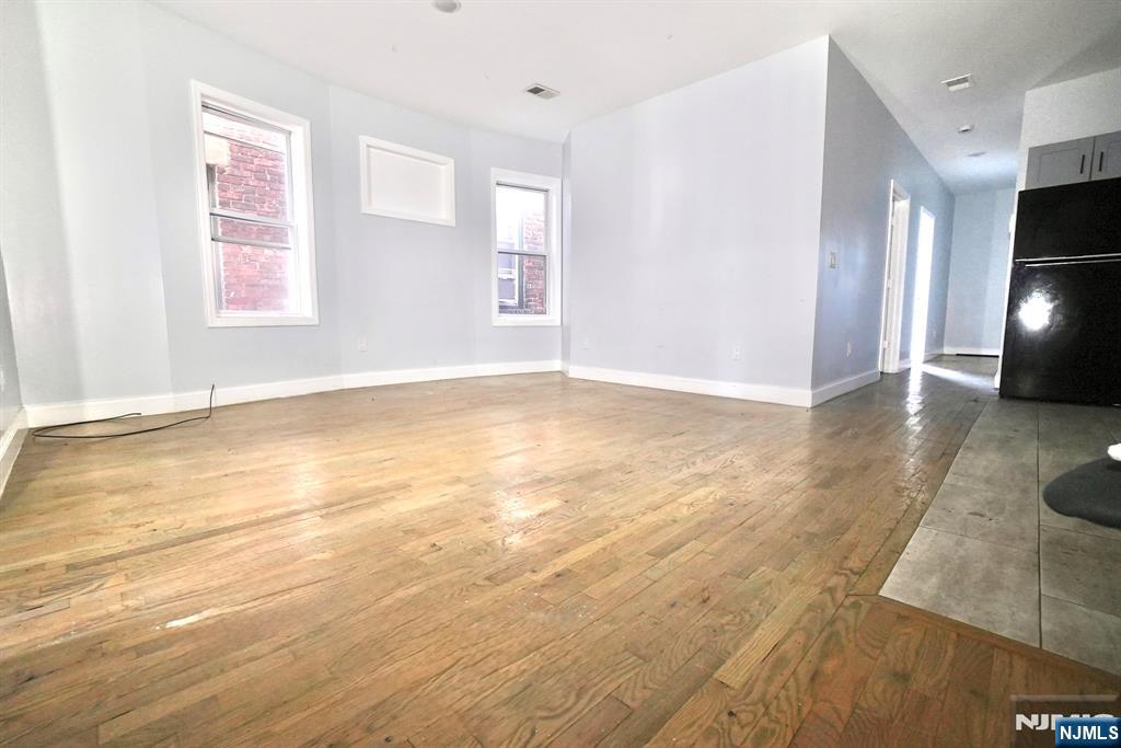 233 Bayview Avenue - Photo 3