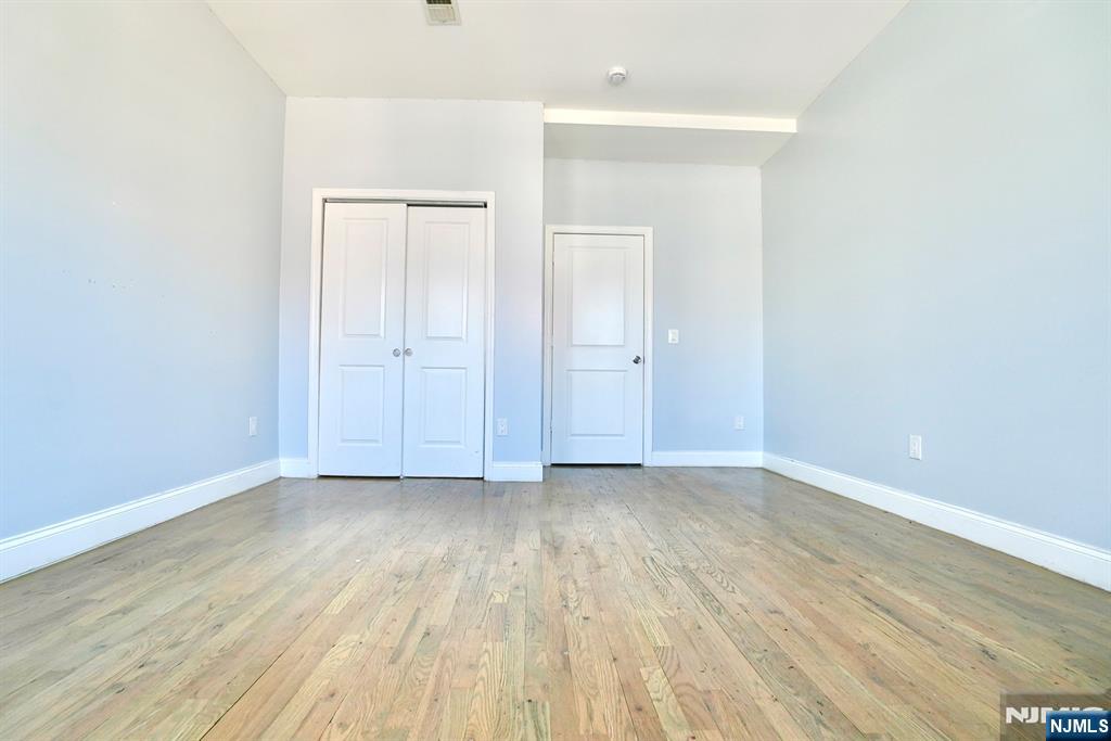 233 Bayview Avenue - Photo 5