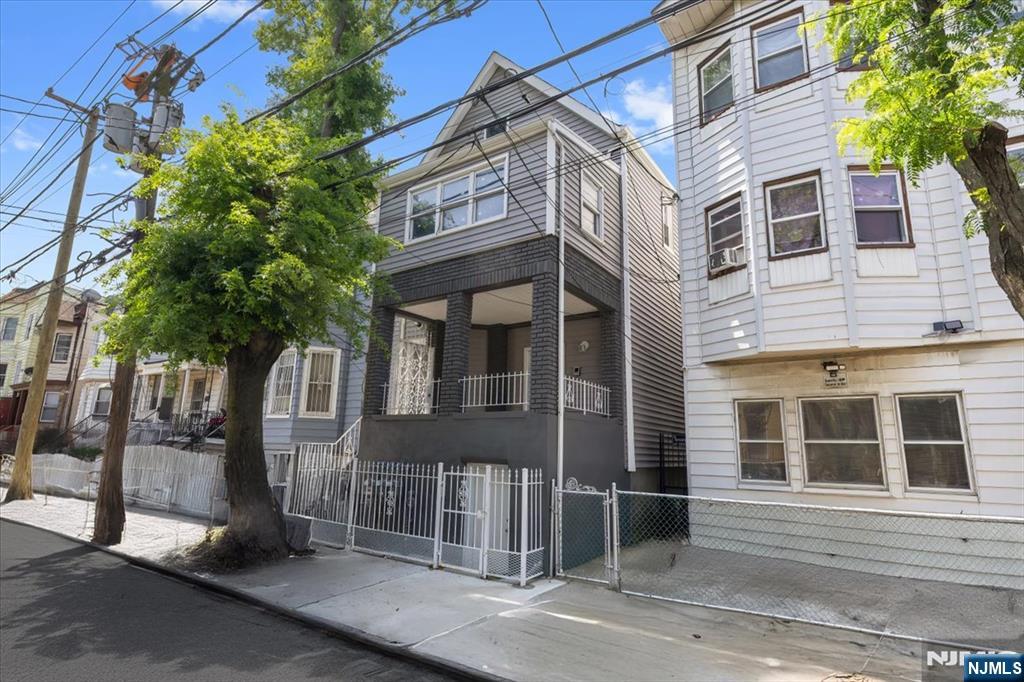 164 Parker Street - Photo 2