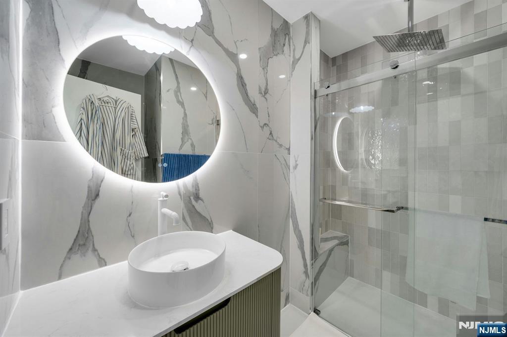 27 Knickerbocker Road, Closter, NJ, 07624