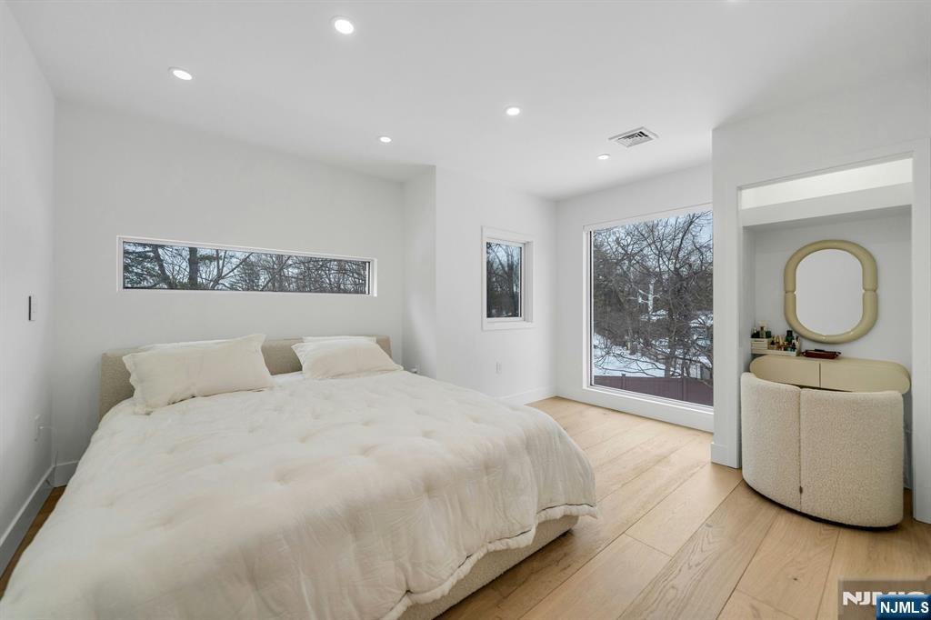 27 Knickerbocker Road, Closter, NJ, 07624