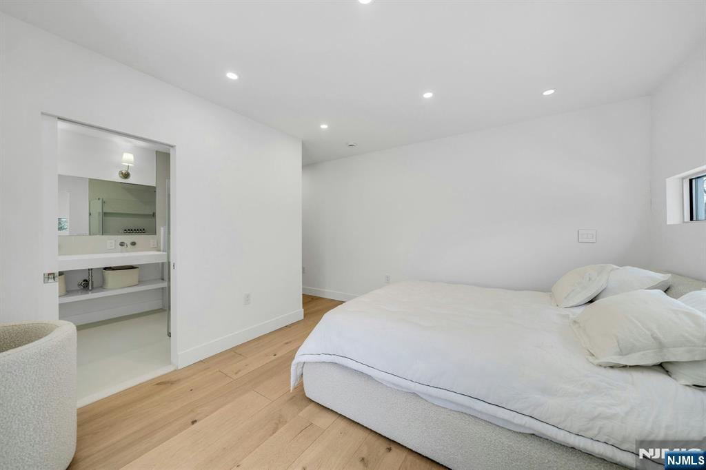 27 Knickerbocker Road, Closter, NJ, 07624