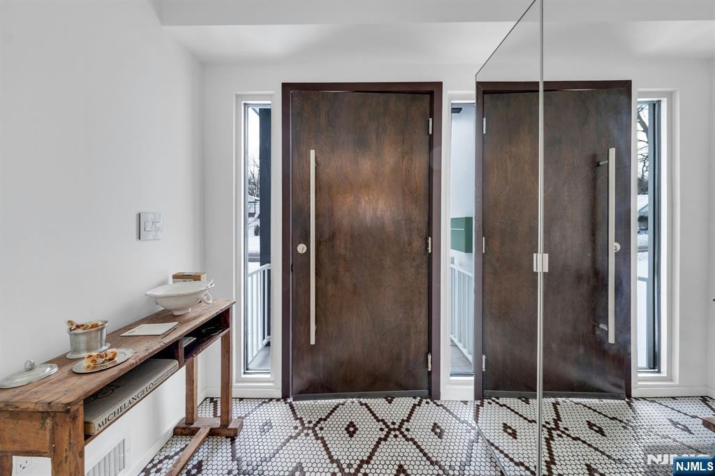 27 Knickerbocker Road, Closter, NJ, 07624