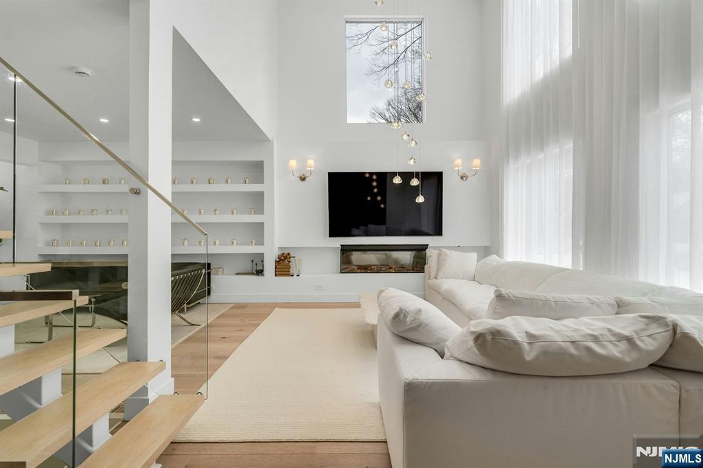 27 Knickerbocker Road, Closter, NJ, 07624