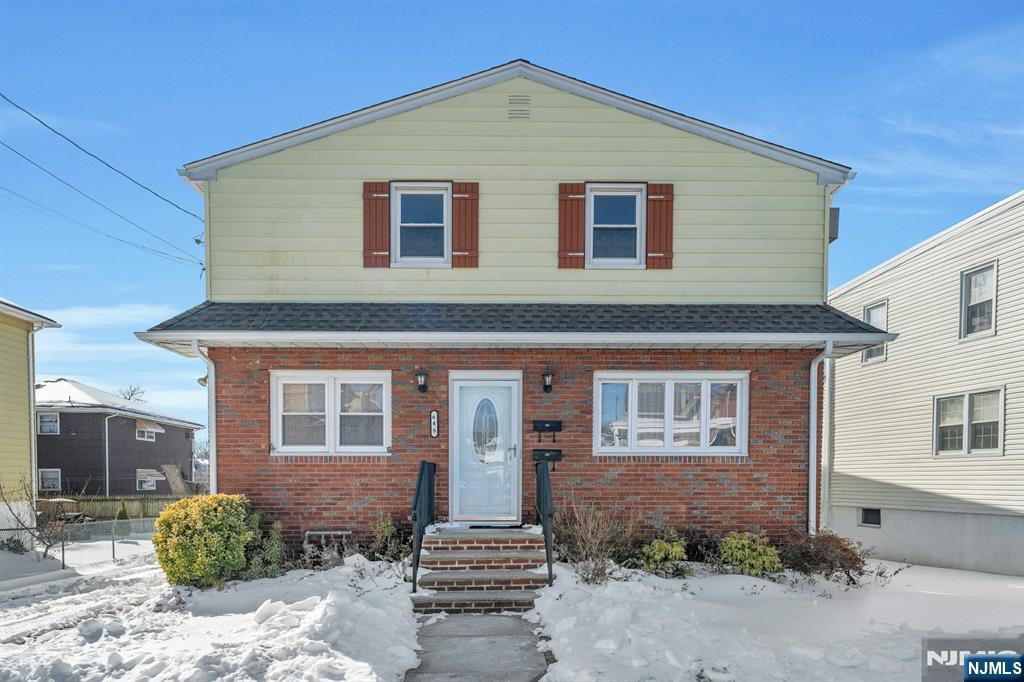 1008 E Grand St, Elizabeth City, NJ, 07201-2618