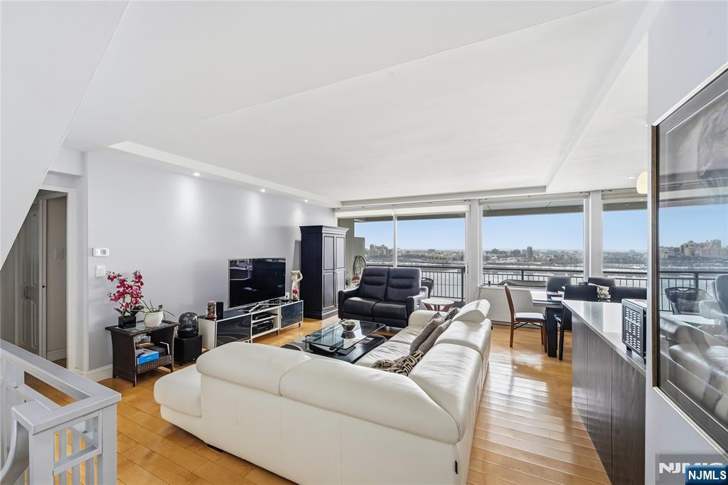 2 Horizon Road 1205 - Photo 4