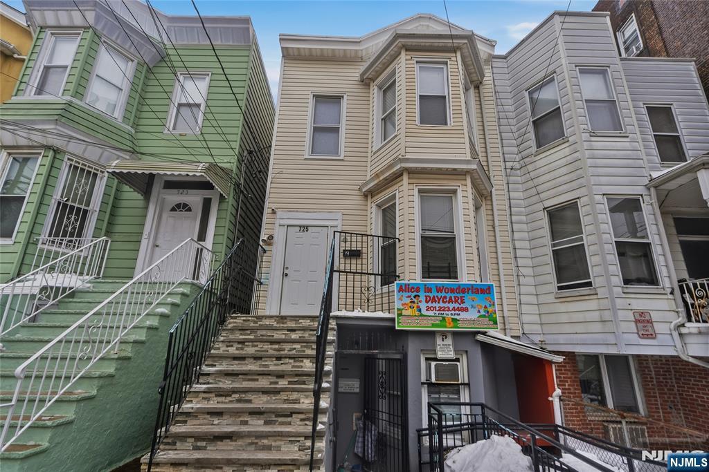 725 17th Street - Photo 1