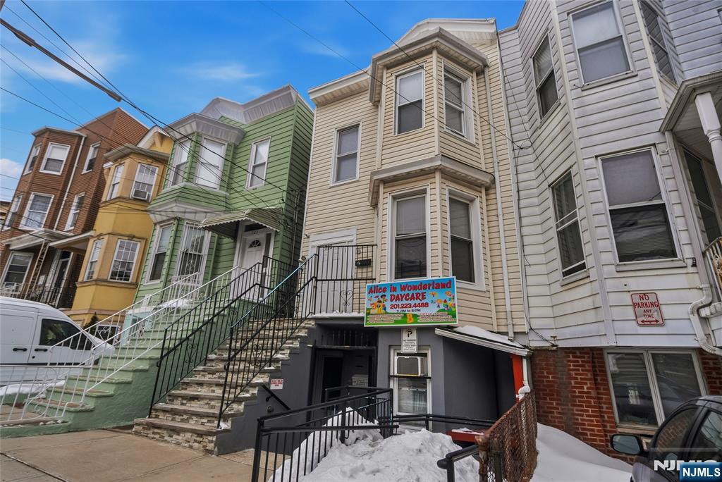 725 17th Street - Photo 2