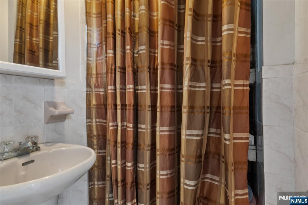 725 17th Street - Photo 4