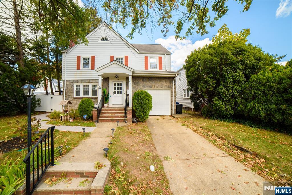 $689,000 Colonial