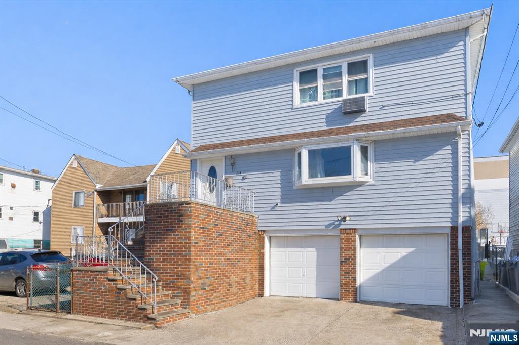 1008 E Grand St, Elizabeth City, NJ, 07201-2618