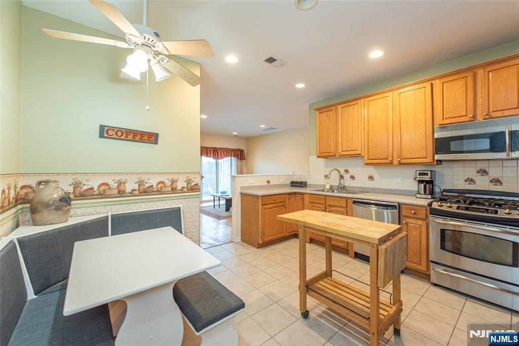 10323 Warrens Way