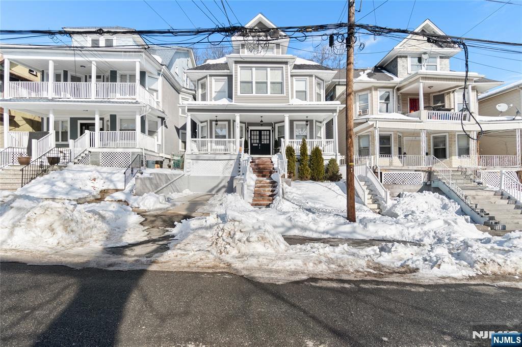 33-35 Mapes Avenue - Photo 1