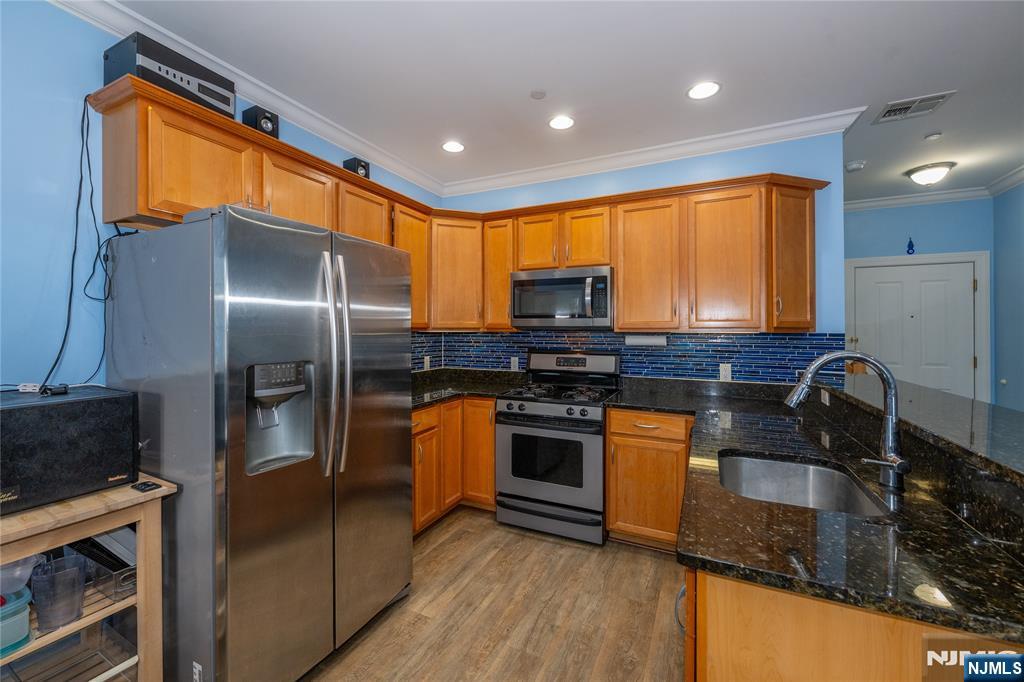 604 Avenue A 104 - Photo 3