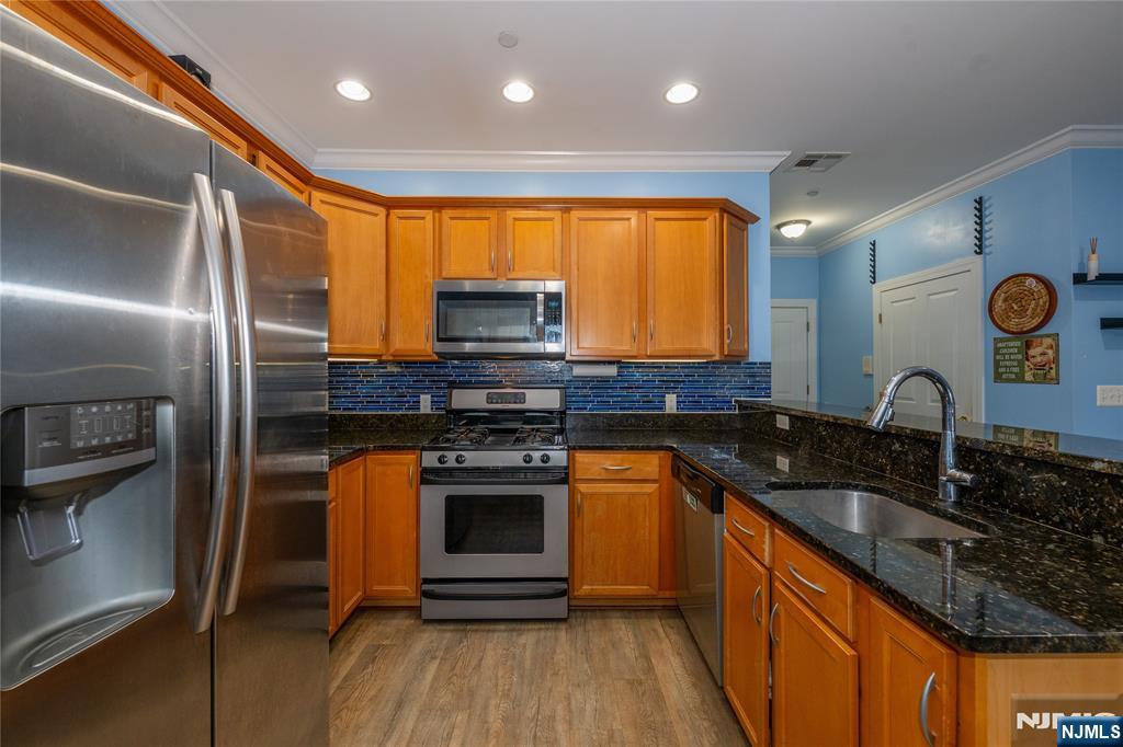 604 Avenue A 104 - Photo 4