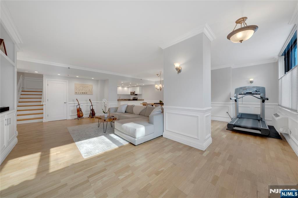 $1,990,000 Condo