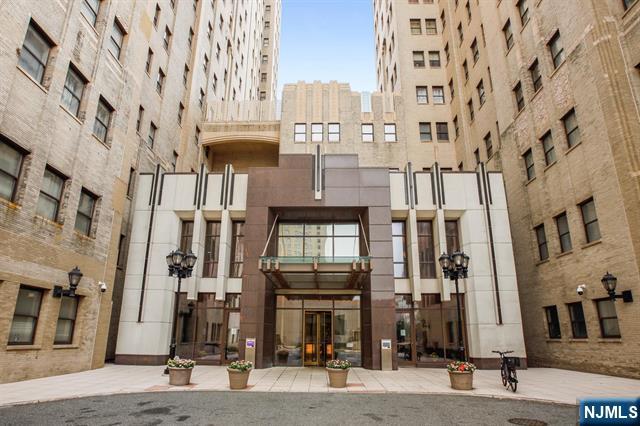 4 Beacon Way #PH 1900