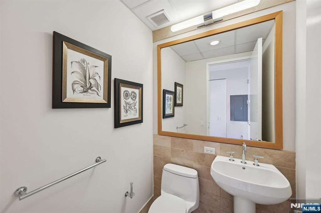 4 Beacon Way #PH 1900