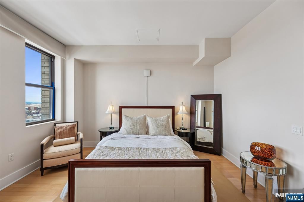 4 Beacon Way #PH 1900