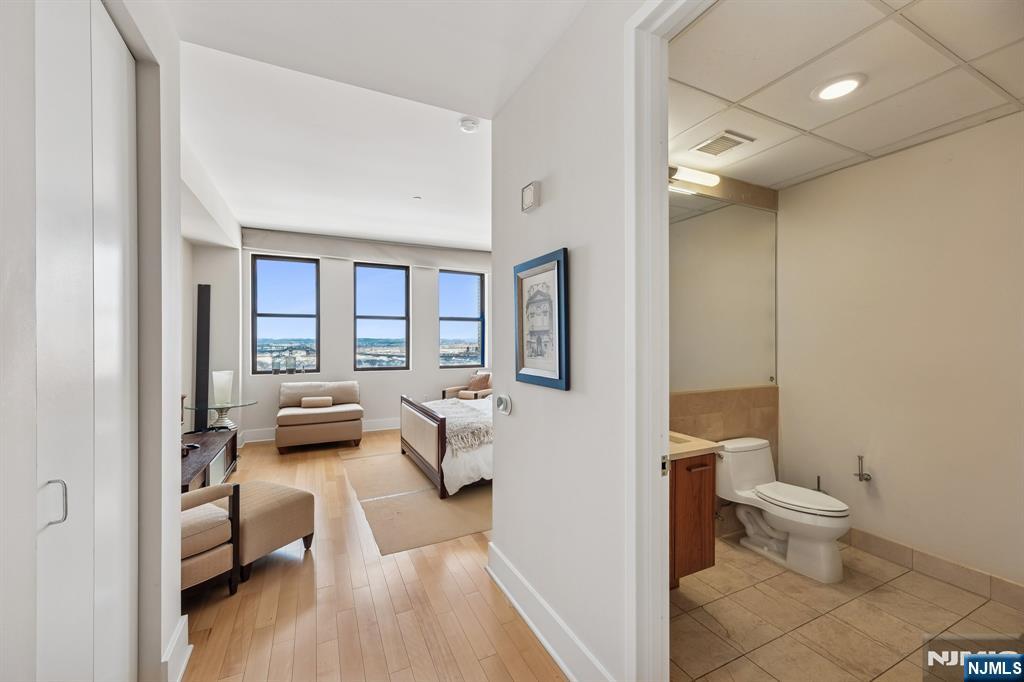 4 Beacon Way #PH 1900