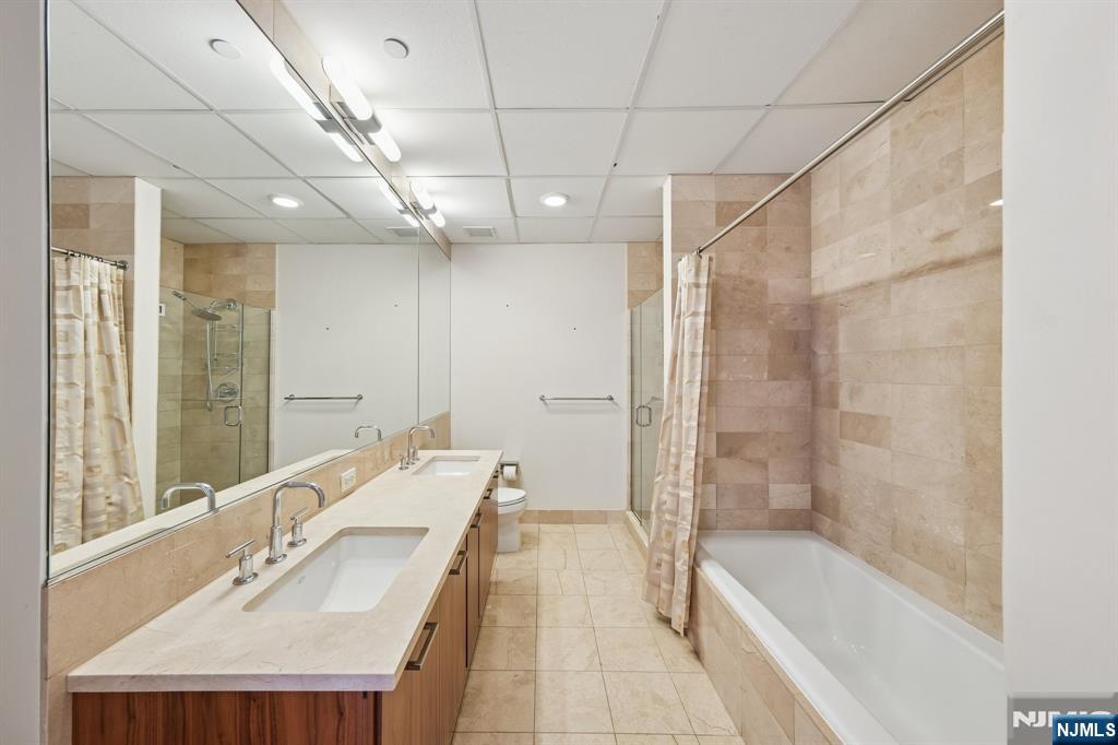 4 Beacon Way #PH 1900