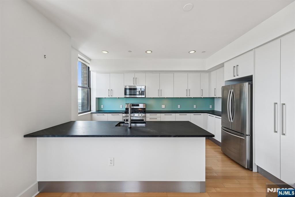 4 Beacon Way #PH 1900