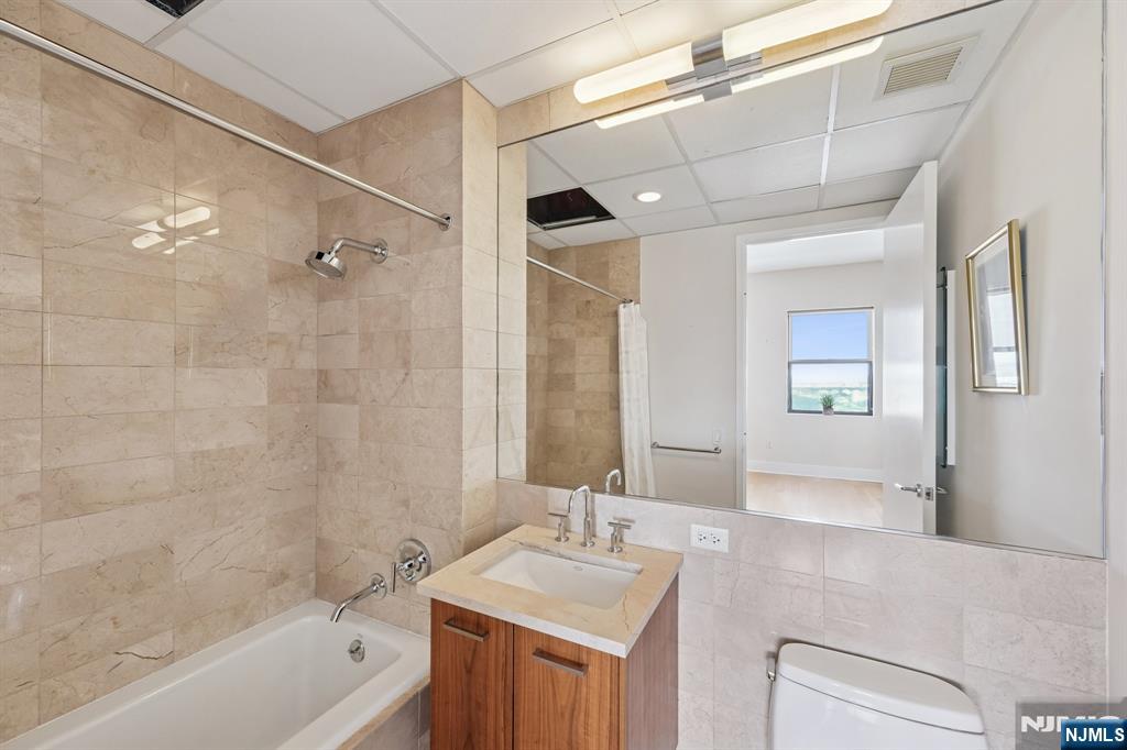 4 Beacon Way #PH 1900