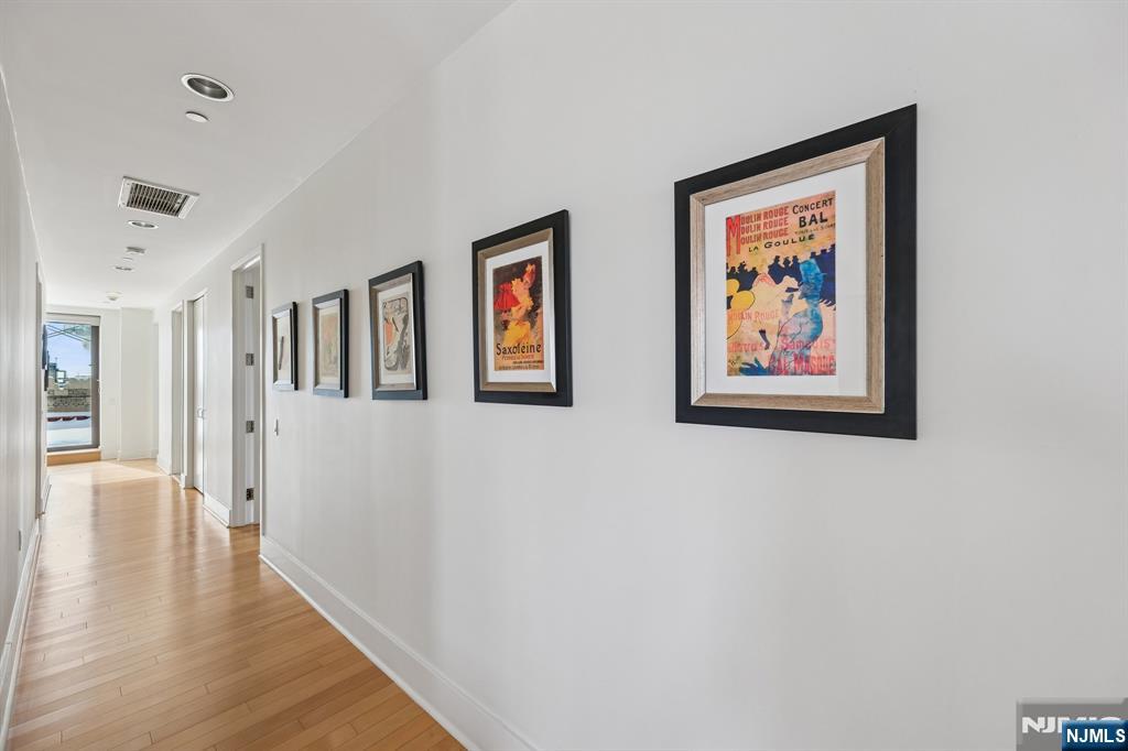 4 Beacon Way #PH 1900