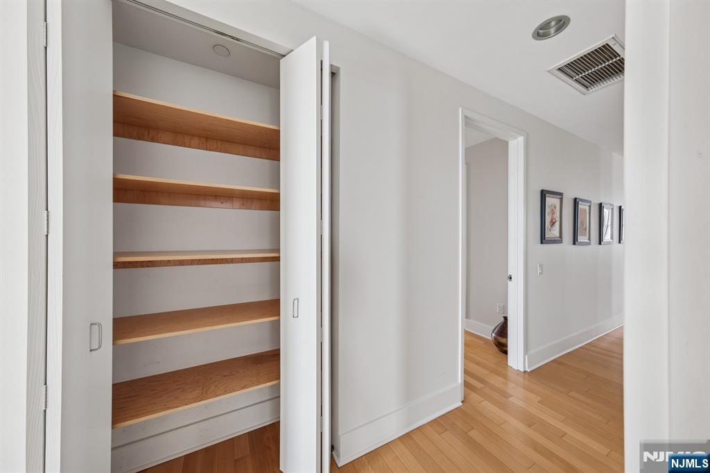 4 Beacon Way #PH 1900