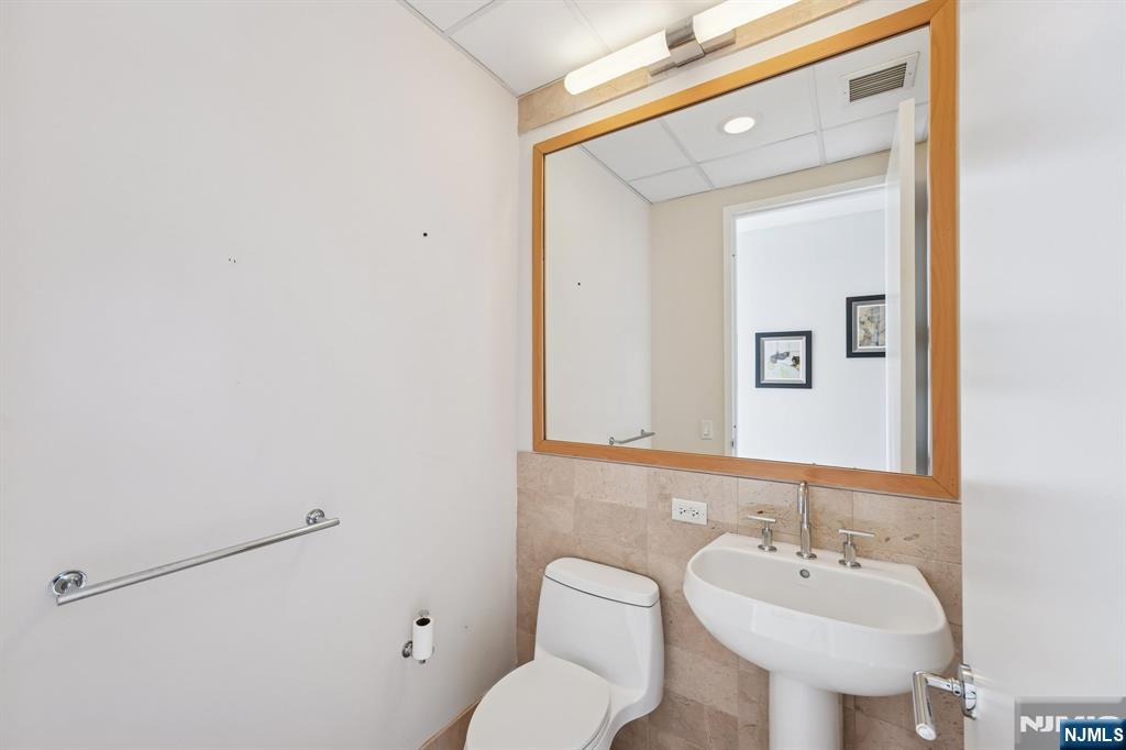 4 Beacon Way #PH 1900