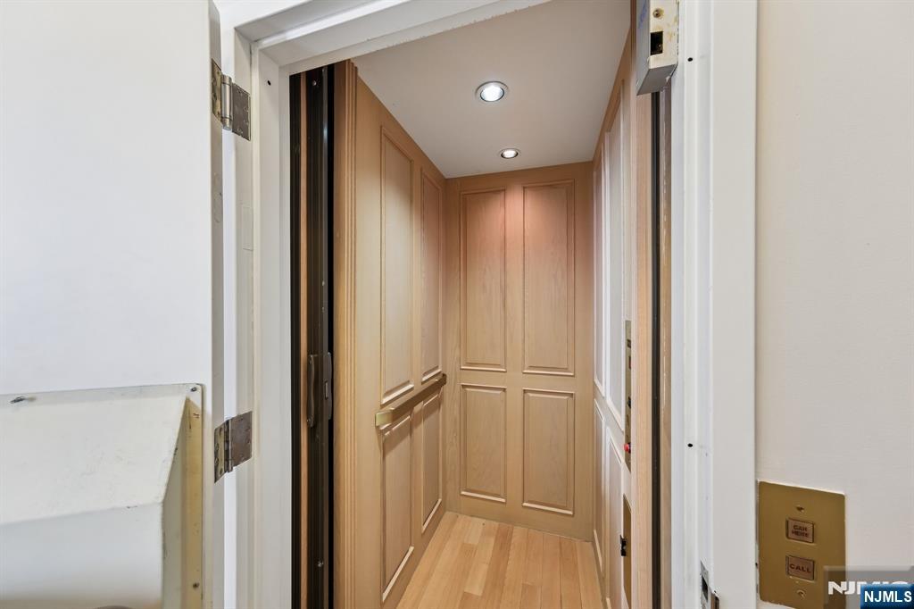 4 Beacon Way #PH 1900