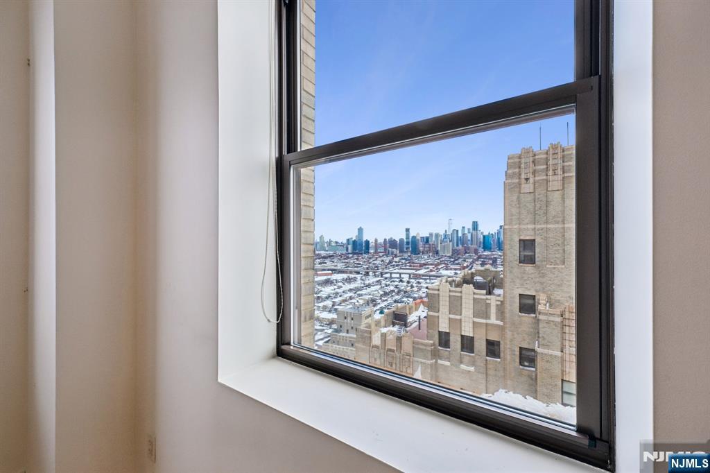 4 Beacon Way #PH 1900