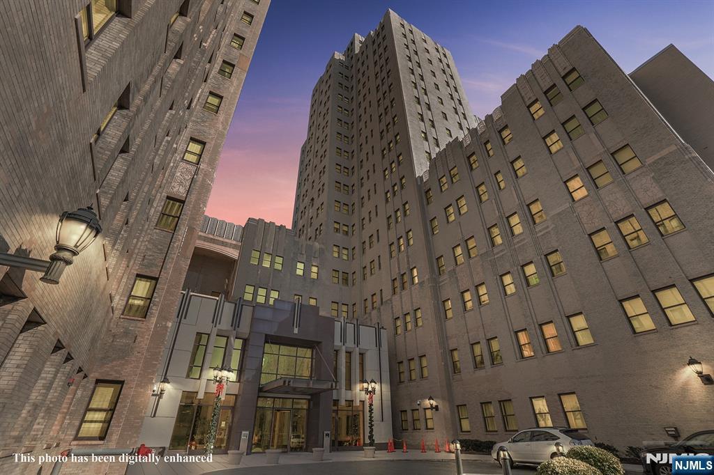 4 Beacon Way #PH 1900