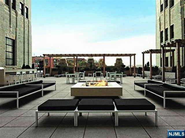 4 Beacon Way #PH 1900