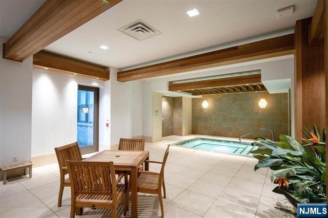 4 Beacon Way #PH 1900