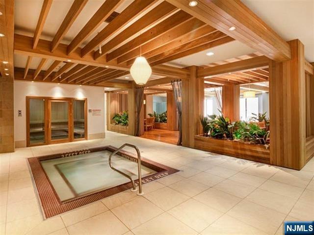 4 Beacon Way #PH 1900