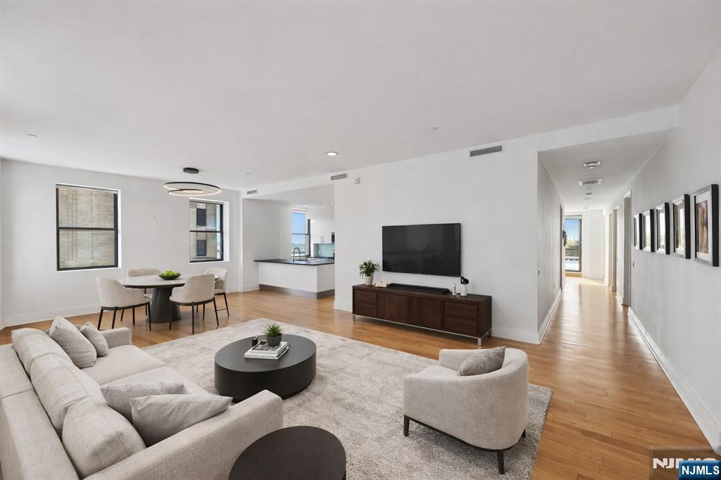 4 Beacon Way #PH 1900