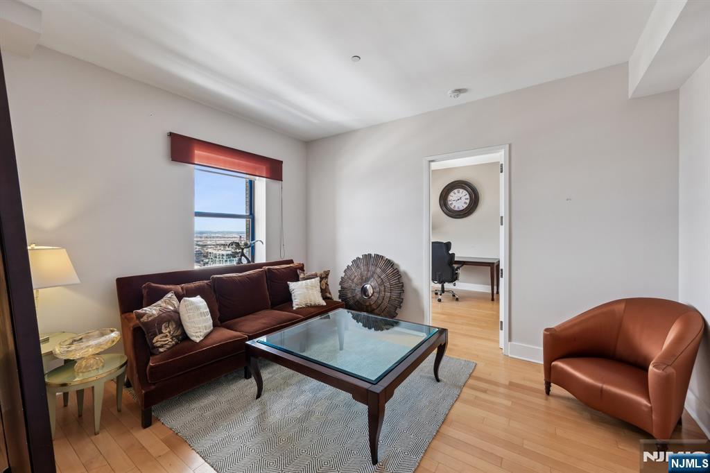 4 Beacon Way #PH 1900