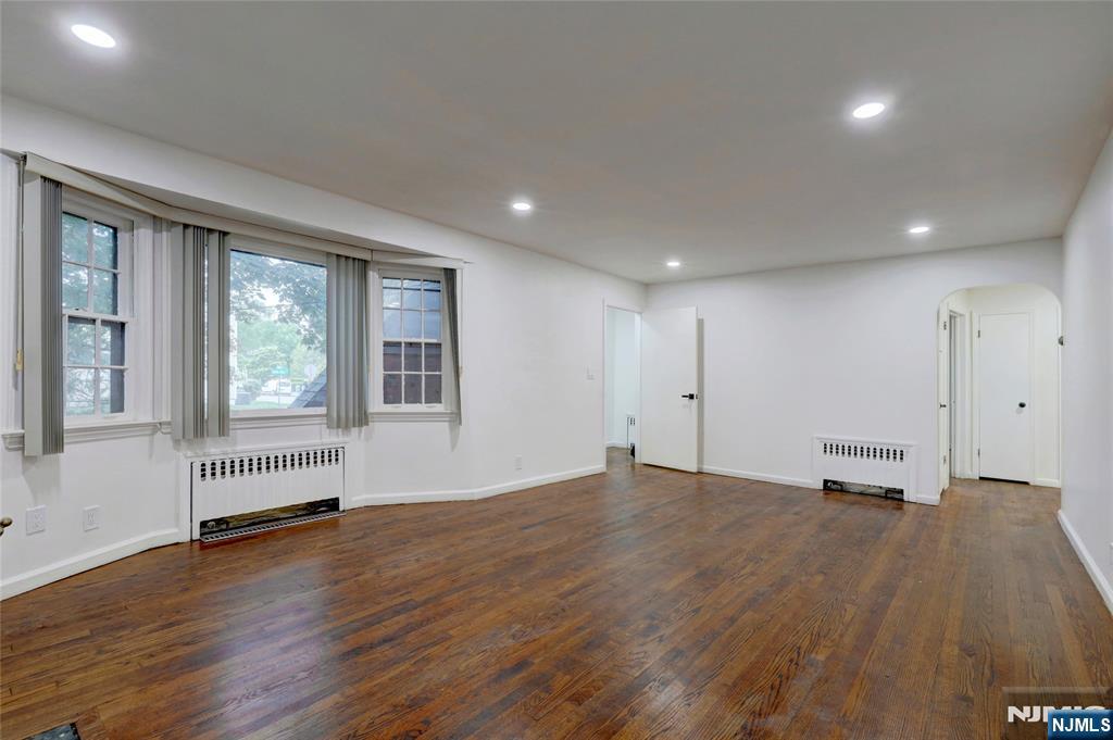 4-21 Saddle River, Fair Lawn, NJ, 07410