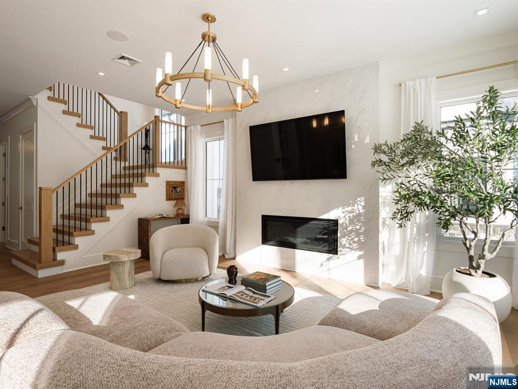 16-18 Paris Avenue #9