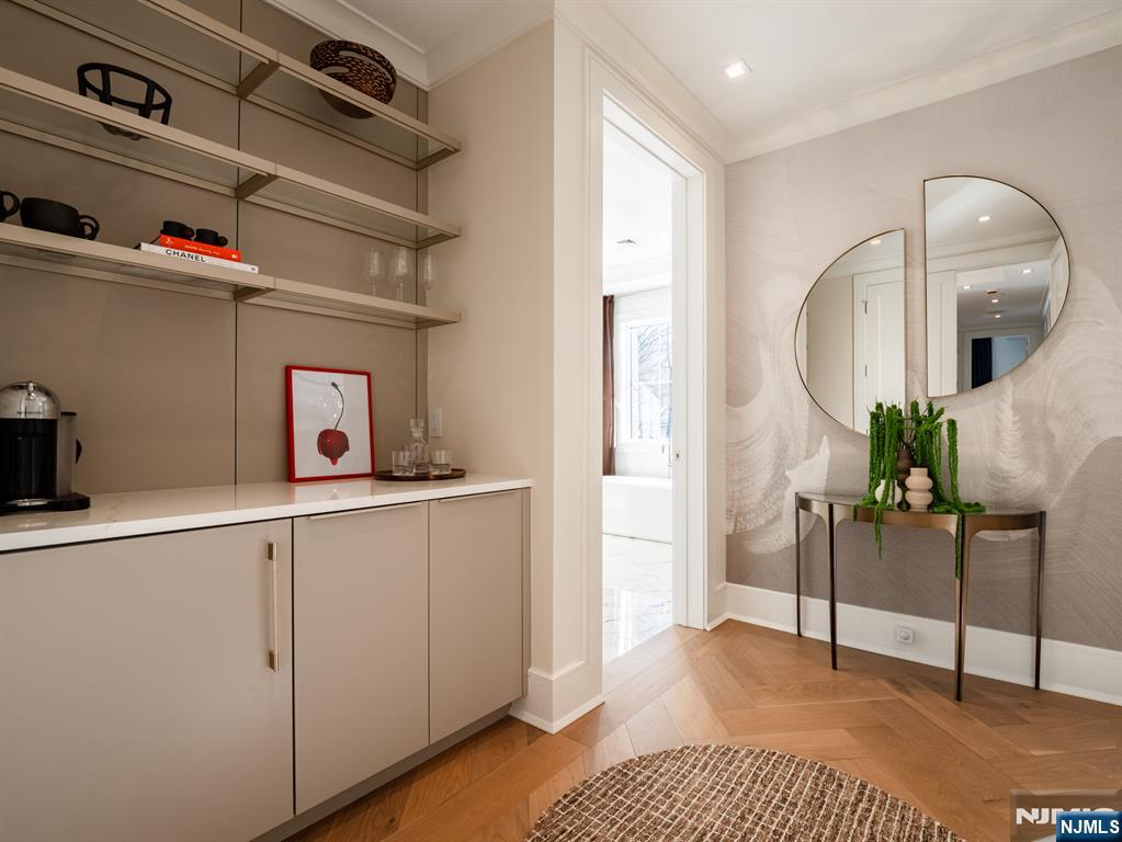 16-18 Paris Avenue #9