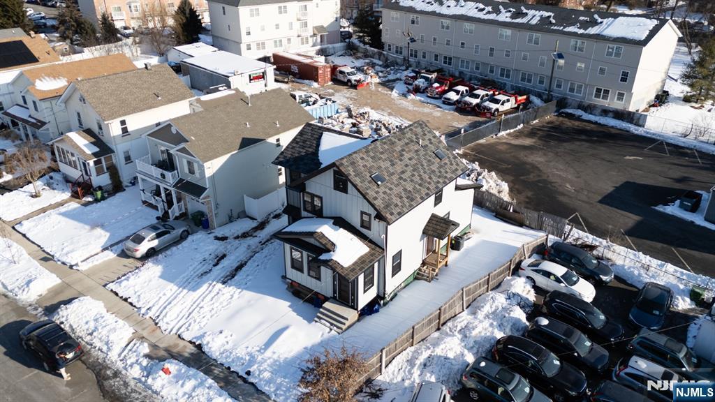 1123 Thompson Avenue