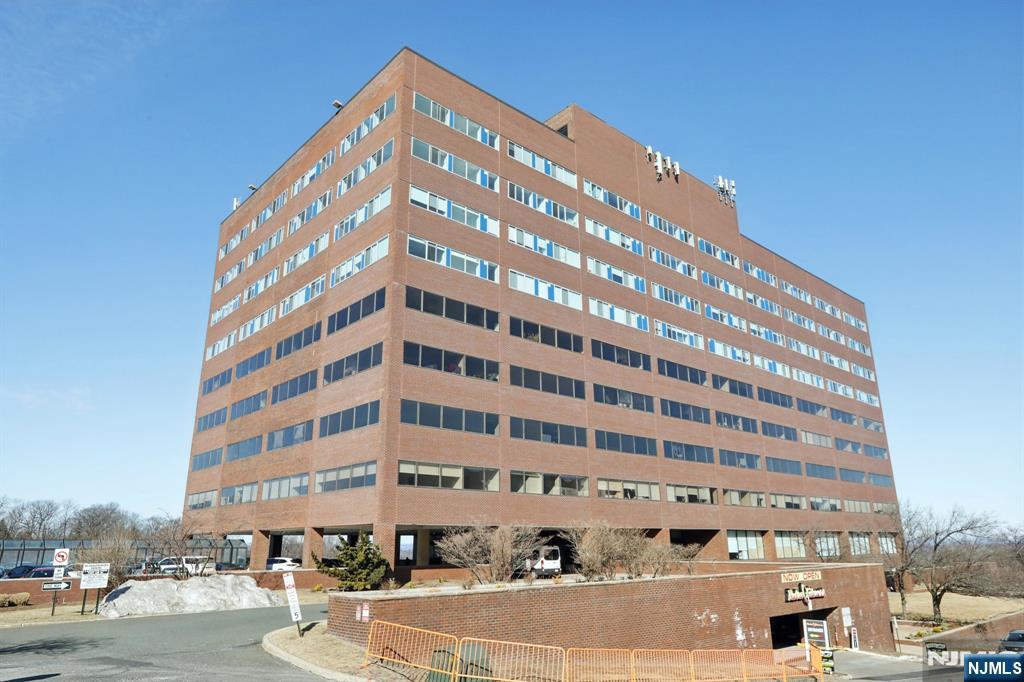 2 Executive Drive 821 - Photo 1