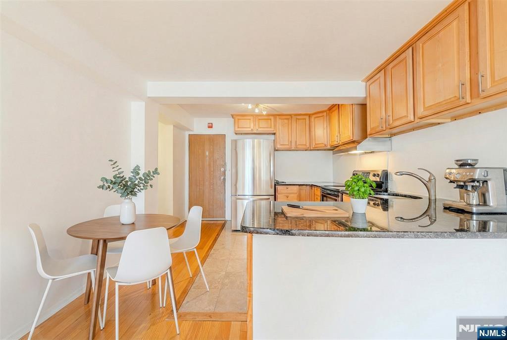 333 Grand Avenue 4B - Photo 4
