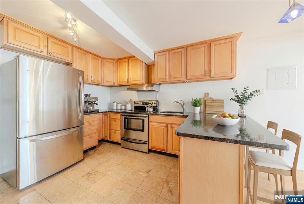333 Grand Avenue 4B - Photo 5