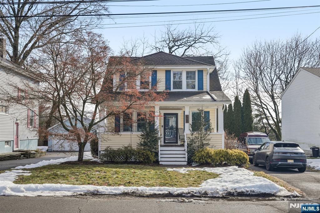 $825,000 Colonial