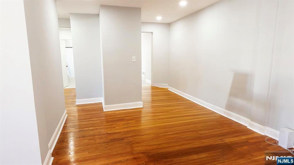 154 Bowers Street 2D - Photo 5