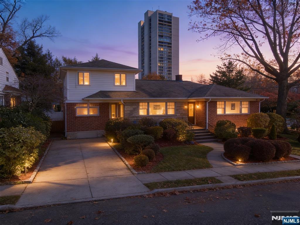 209 Tremont Avenue, Fort Lee, NJ 07024 Listing Photo  4